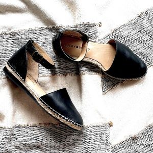 Reniya Ankle Strap Flat
LUCKY BRAND